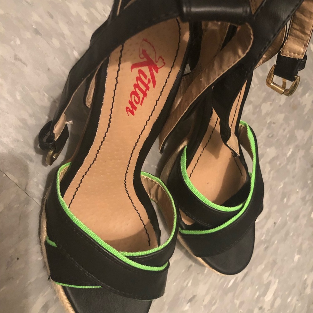 Sandals - Picture 3 of 3